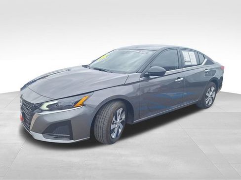 Certified 2025 Nissan Altima 2.5 S FWD image 5
