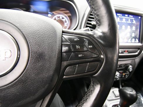 Used 2019 Jeep Cherokee Trailhawk w/ Cold Weather Group image 21