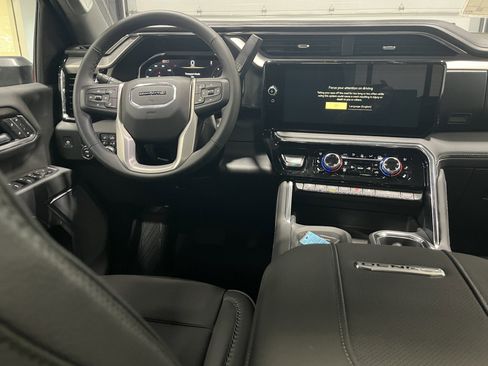 New 2026 GMC Sierra 2500 Denali AWD/4WD image 13
