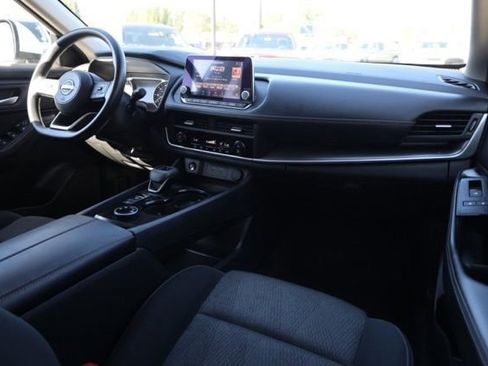 Used 2024 Nissan Rogue SV image 33