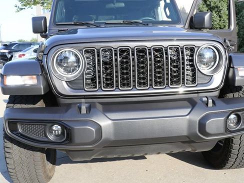 Used 2025 Jeep Gladiator Sport AWD/4WD image 29