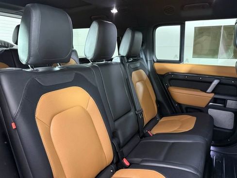 Used 2024 Land Rover Defender 130 X-Dynamic SE AWD/4WD image 31