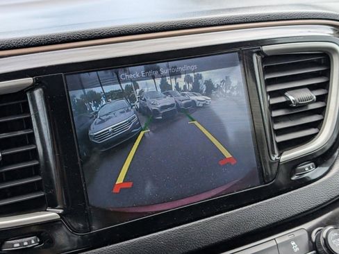 Used 2017 Chrysler Pacifica Touring-L image 39