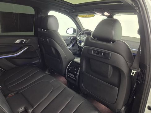 Used 2022 BMW X5 xDrive40i w/ M Sport Package AWD/4WD image 31