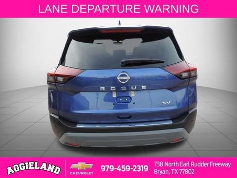 Used 2023 Nissan Rogue SV image 5
