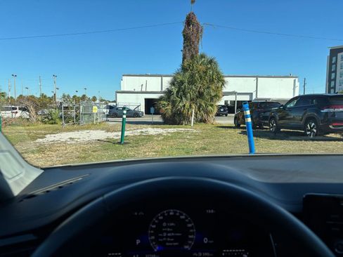 Used 2025 Volkswagen Jetta SE image 33