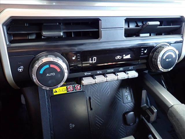 Certified 2025 Toyota Tacoma SR5 AWD/4WD image 17