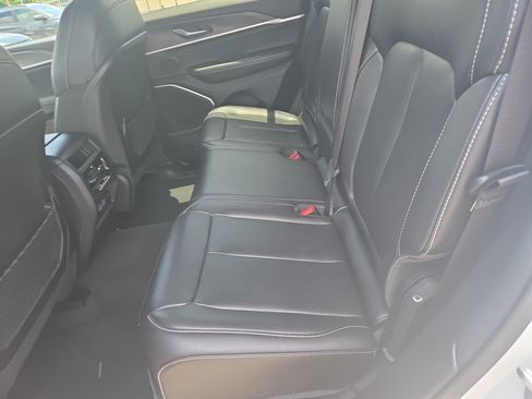 Used 2023 Jeep Grand Cherokee 4WD 4xe image 7