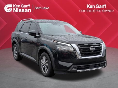 Certified 2022 Nissan Pathfinder SL image 1
