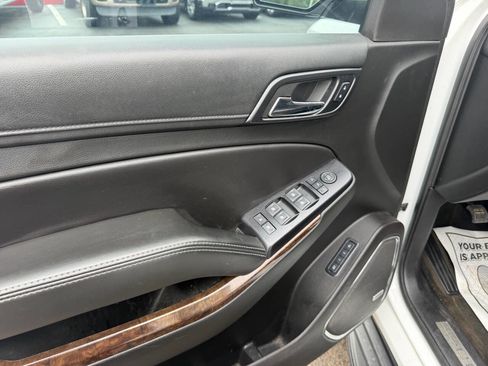Used 2018 Chevrolet Suburban LT RWD image 9
