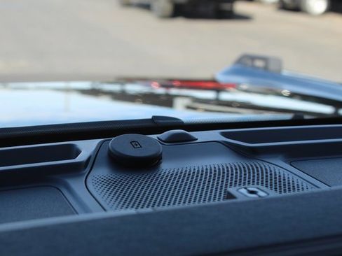 Used 2025 Ford Bronco Badlands image 36