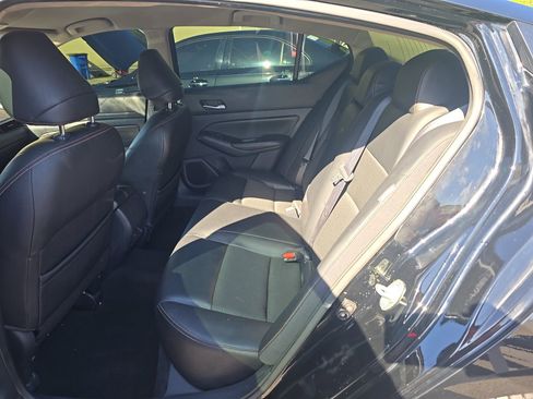 Used 2020 Nissan Altima 2.5 SR FWD image 11