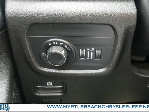 Certified 2023 Jeep Grand Cherokee Laredo image 28