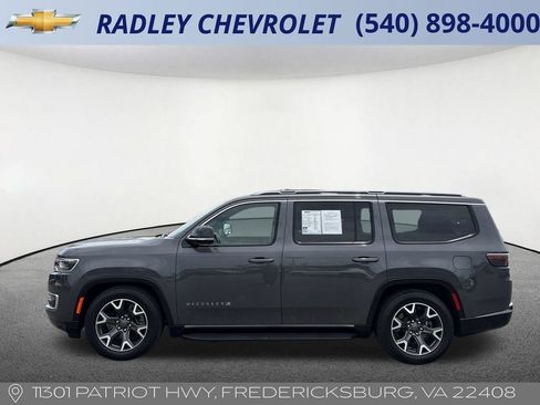 Used 2024 Jeep Wagoneer Series III AWD/4WD image 16
