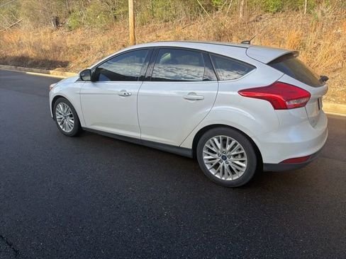 Used 2018 Ford Focus Titanium image 5