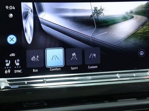 Used 2025 Volkswagen Atlas SE FWD image 17