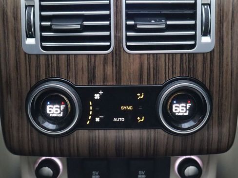 Used 2019 Land Rover Range Rover HSE image 24