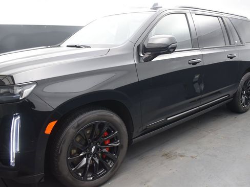 Certified 2023 Cadillac Escalade ESV Sport Platinum w/ LPO, ONYX Package image 41