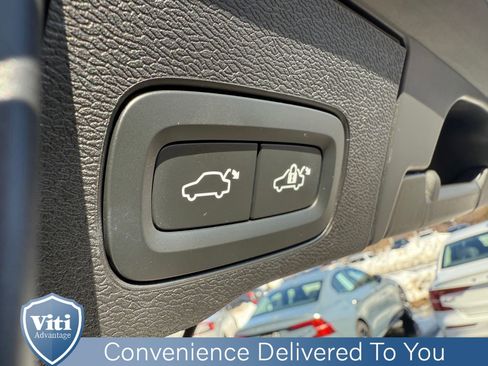 Certified 2023 Volvo XC60 B5 Ultimate w/ Climate Package image 25