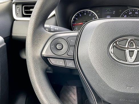 Used 2019 Toyota RAV4 LE image 10