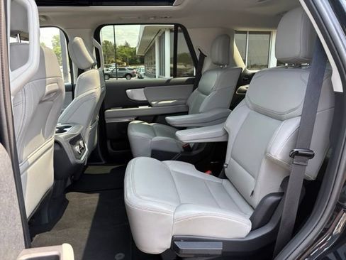 Used 2025 Ford Expedition Active AWD/4WD image 15