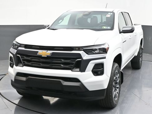 Used 2023 Chevrolet Colorado LT w/ LT Convenience Package III AWD/4WD image 3