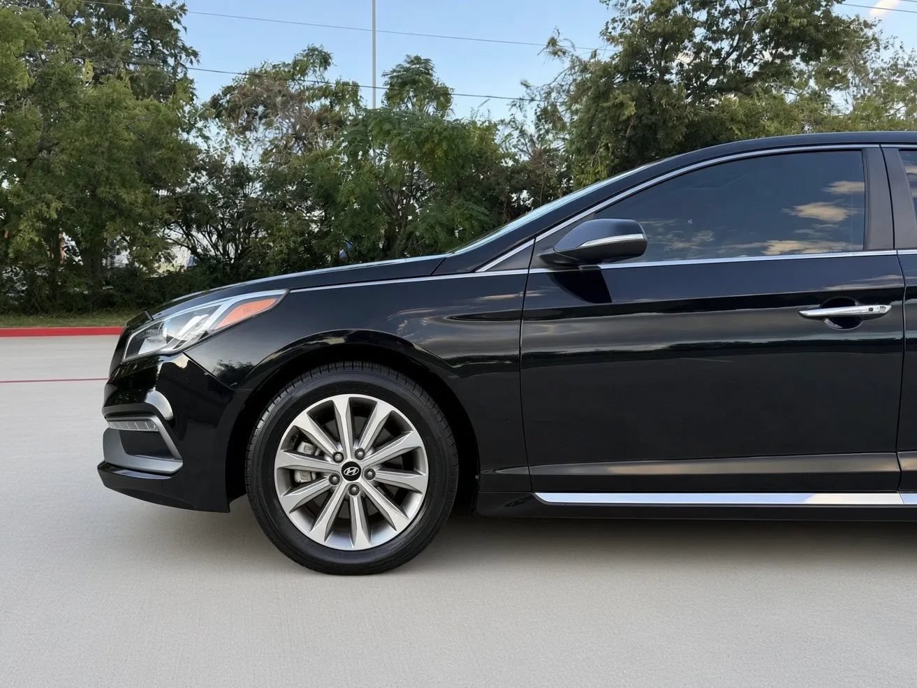 Used 2017 Hyundai Sonata Limited w/ Ultimate Package 04 FWD image 14