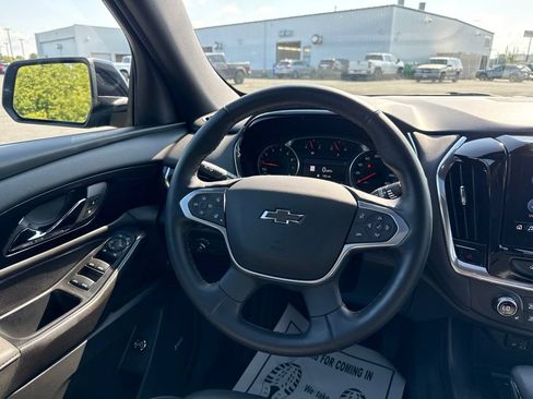 Used 2023 Chevrolet Traverse RS AWD/4WD image 17