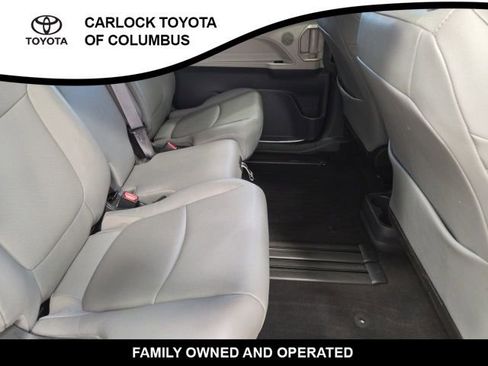 Used 2024 Toyota Sienna XLE FWD image 17