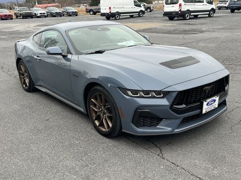 Used 2025 Ford Mustang GT Premium image 5