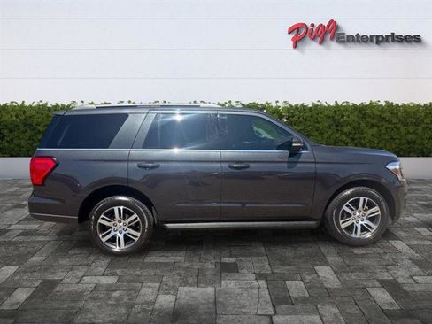Used 2024 Ford Expedition XLT RWD image 10