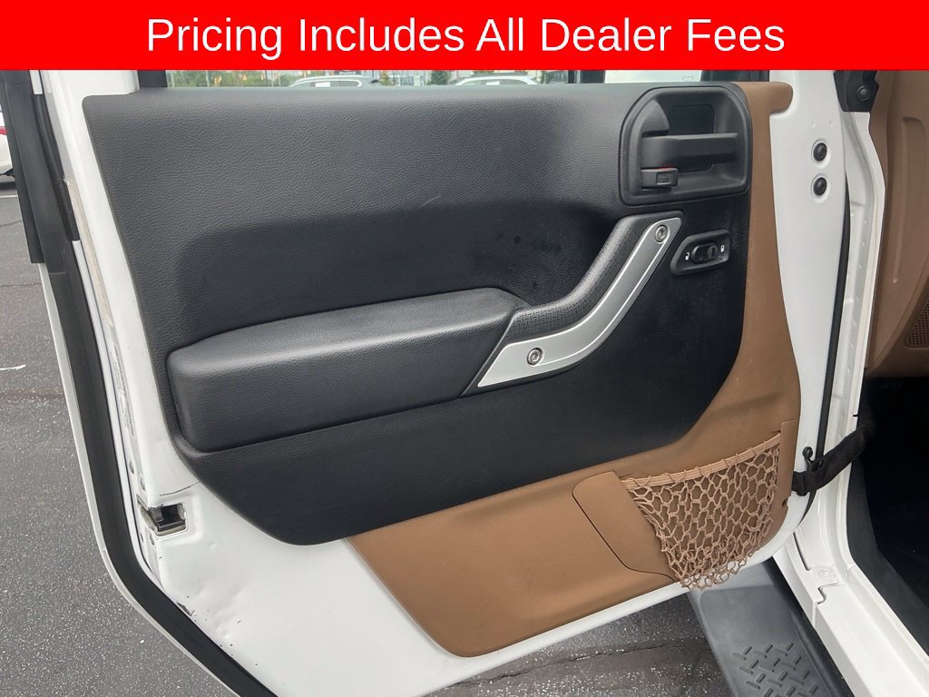 Used 2013 Jeep Wrangler Unlimited Sahara w/ Dual Top Group AWD/4WD image 9
