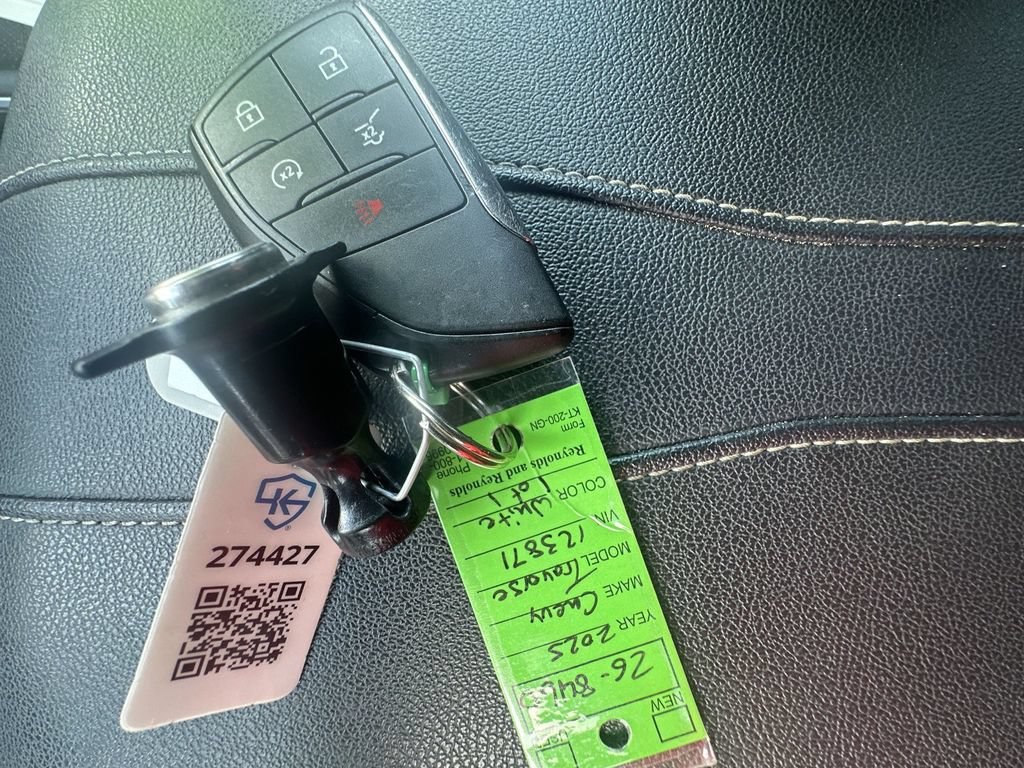 Used 2025 Chevrolet Traverse LT FWD image 20