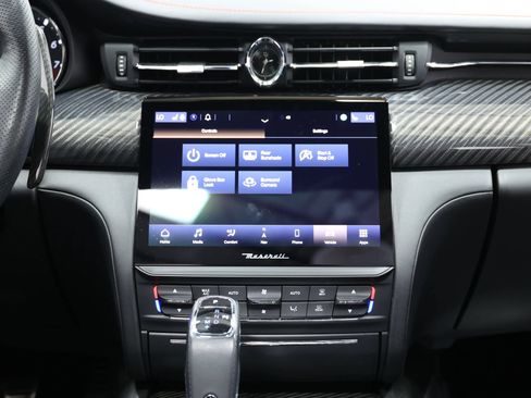 Used 2022 Maserati Quattroporte Trofeo RWD image 31