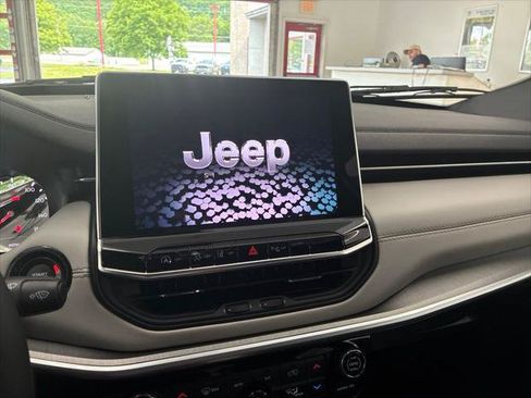 Certified 2024 Jeep Compass Limited AWD/4WD image 43