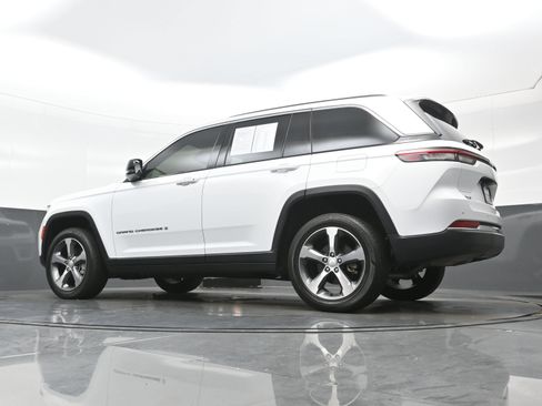 Used 2023 Jeep Grand Cherokee Limited AWD/4WD image 28