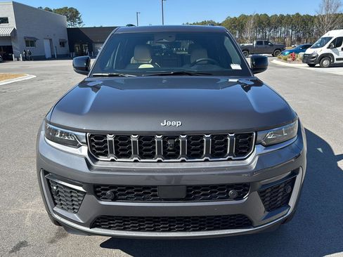New 2026 Jeep Grand Cherokee Limited w/ Luxury Tech Group II RWD image 2