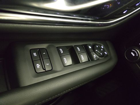 Certified 2024 Chevrolet Tahoe Z71 w/ Luxury Package AWD/4WD image 32