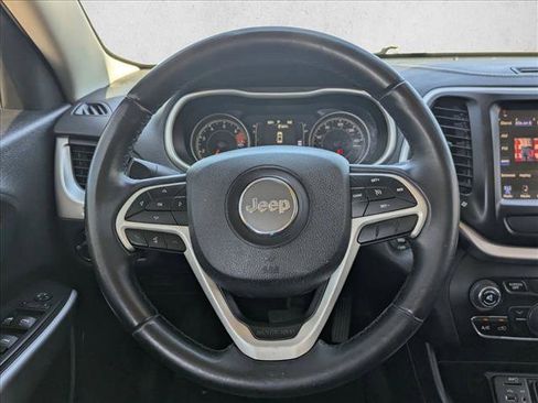 Used 2018 Jeep Cherokee Latitude Plus image 11