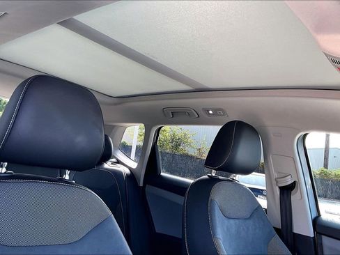 Used 2022 Volkswagen Taos SE image 20