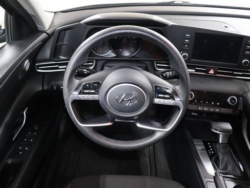 Used 2021 Hyundai Elantra SEL FWD image 9