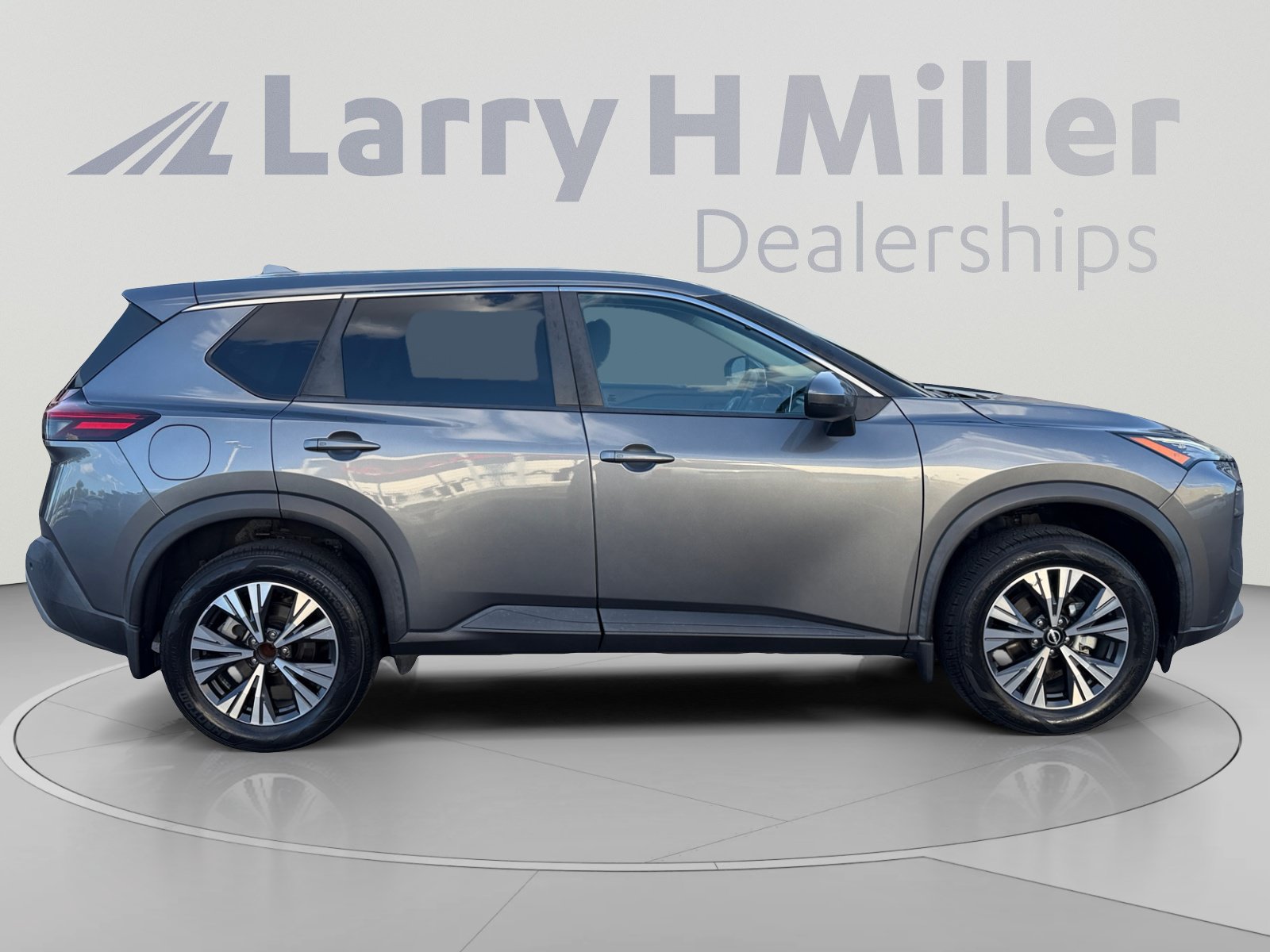 Used 2022 Nissan Rogue SV FWD image 6