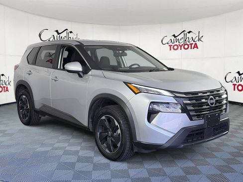 Used 2025 Nissan Rogue SV AWD/4WD image 3