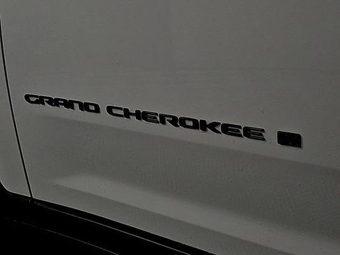Used 2023 Jeep Grand Cherokee L Altitude image 32