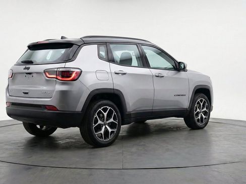 Used 2025 Jeep Compass Limited AWD/4WD image 9