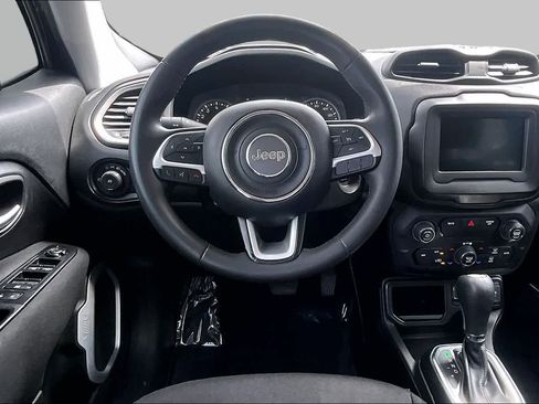 Used 2020 Jeep Renegade Latitude w/ Popular Equipment Group FWD image 6