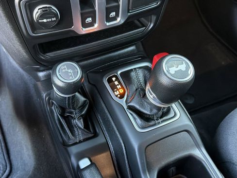 Used 2025 Jeep Wrangler Sport AWD/4WD image 29