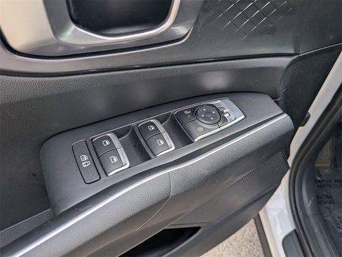 Used 2024 Kia Sorento S image 13