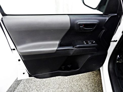 Used 2020 Toyota Tacoma SR image 6