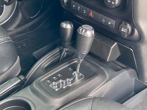 Used 2016 Jeep Wrangler Unlimited Rubicon image 34